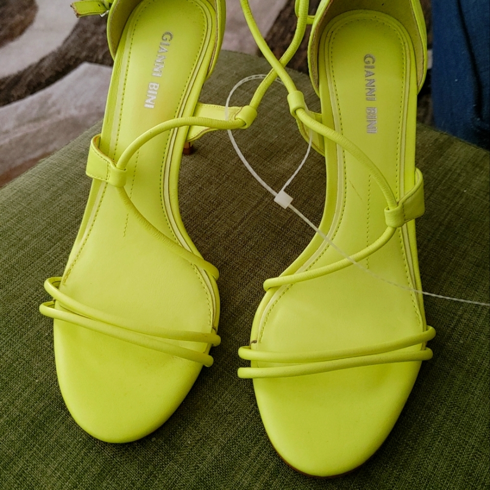 Size 9.5B
